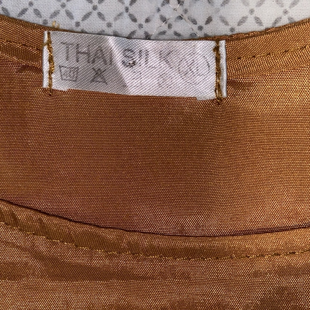 Elegant Gold Sleeveless Top silk - Picture 2 of 3